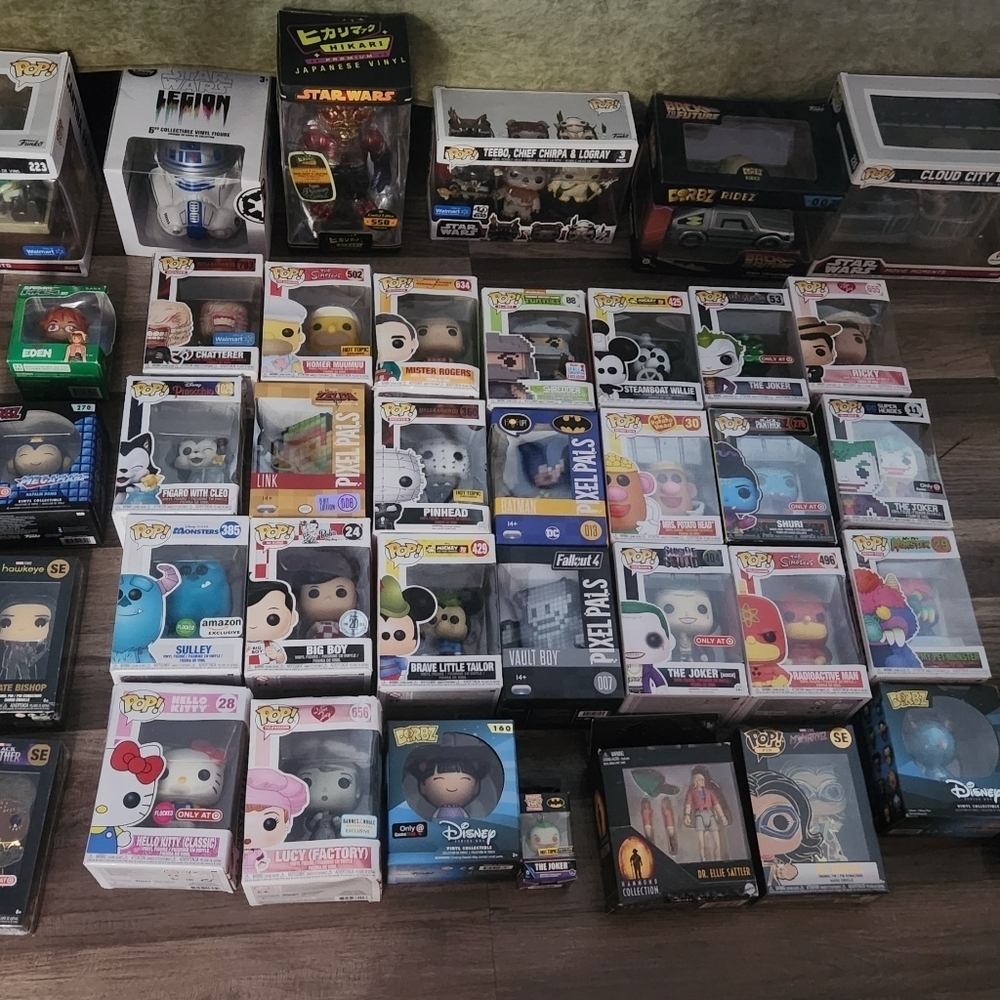 FUNKO POPS Large Mystery Box. Pop Collector's 4 Per Box DC, Marvel, Hell…